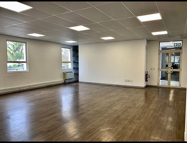 173M² OFFICE TO LET IN PLUMSTEAD